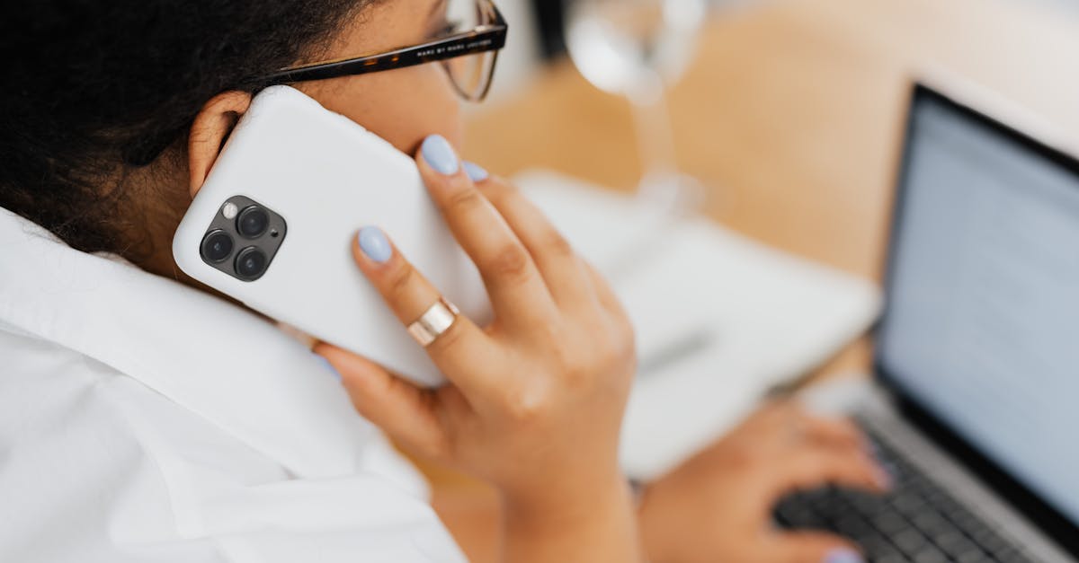 指輪型デバイスの内部構造やセンサー技術のイメージ