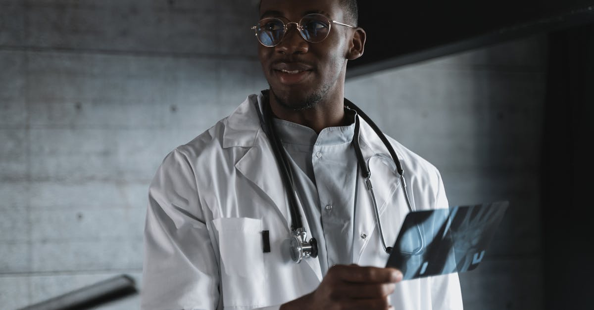 ED治療を始めて自信を取り戻した笑顔の男性のイメージ画像