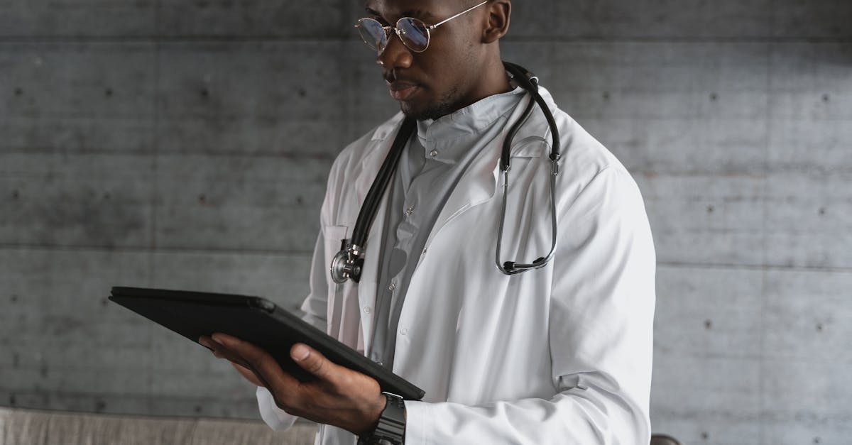 レバクリでED治療をオンラインで始めようとしている男性のイメージ画像