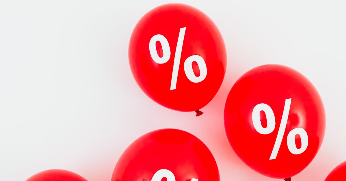 化粧品ブランドの公式キャンペーンバナーをイメージしたデザイン。限定特典や初回割引の文字が映える構図。