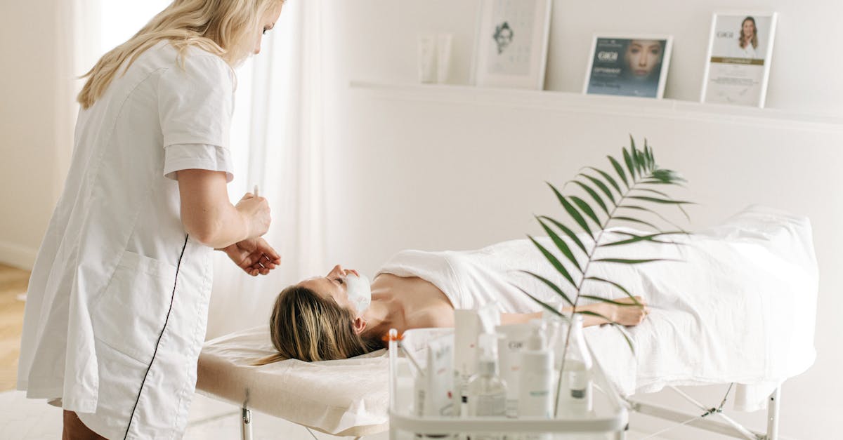 ED治療薬が効かずに悩んでいる男性のイメージ画像と医師との相談シーン