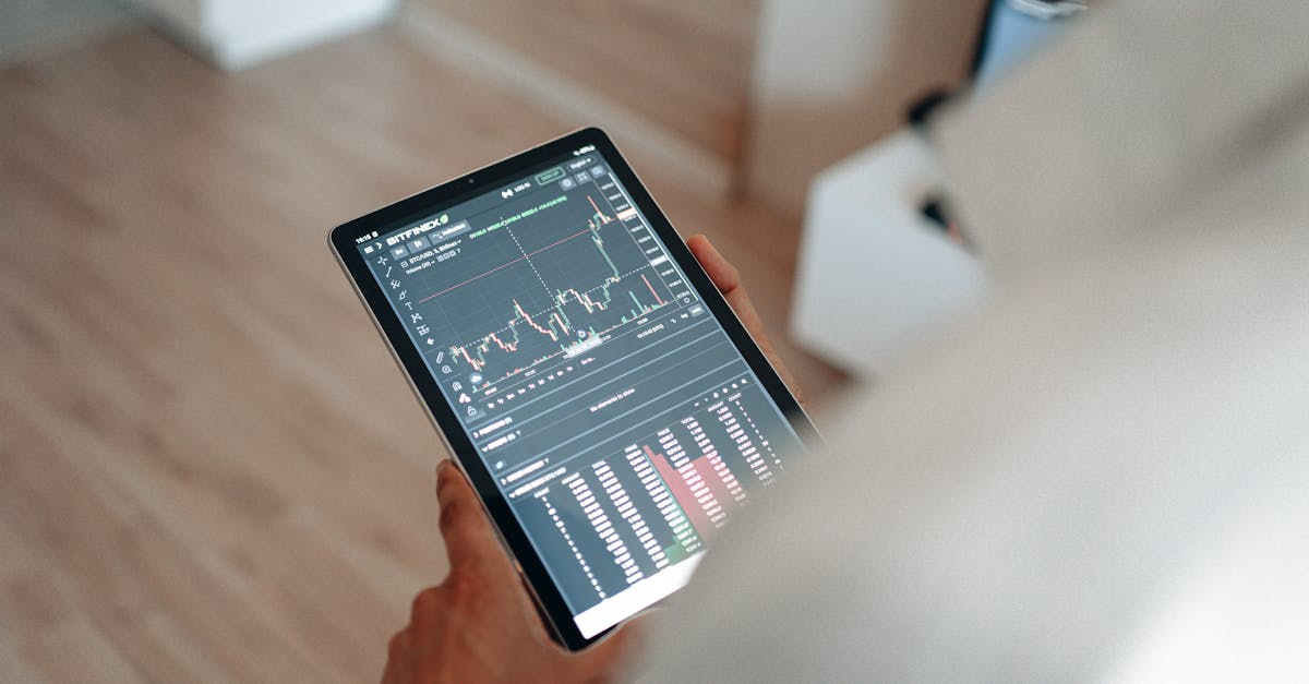 スマートリングと連携したアプリの睡眠やストレスの可視化グラフ