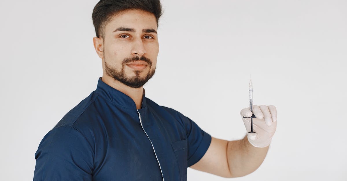 ED治療を始めて自信を取り戻した笑顔の男性のイメージ画像