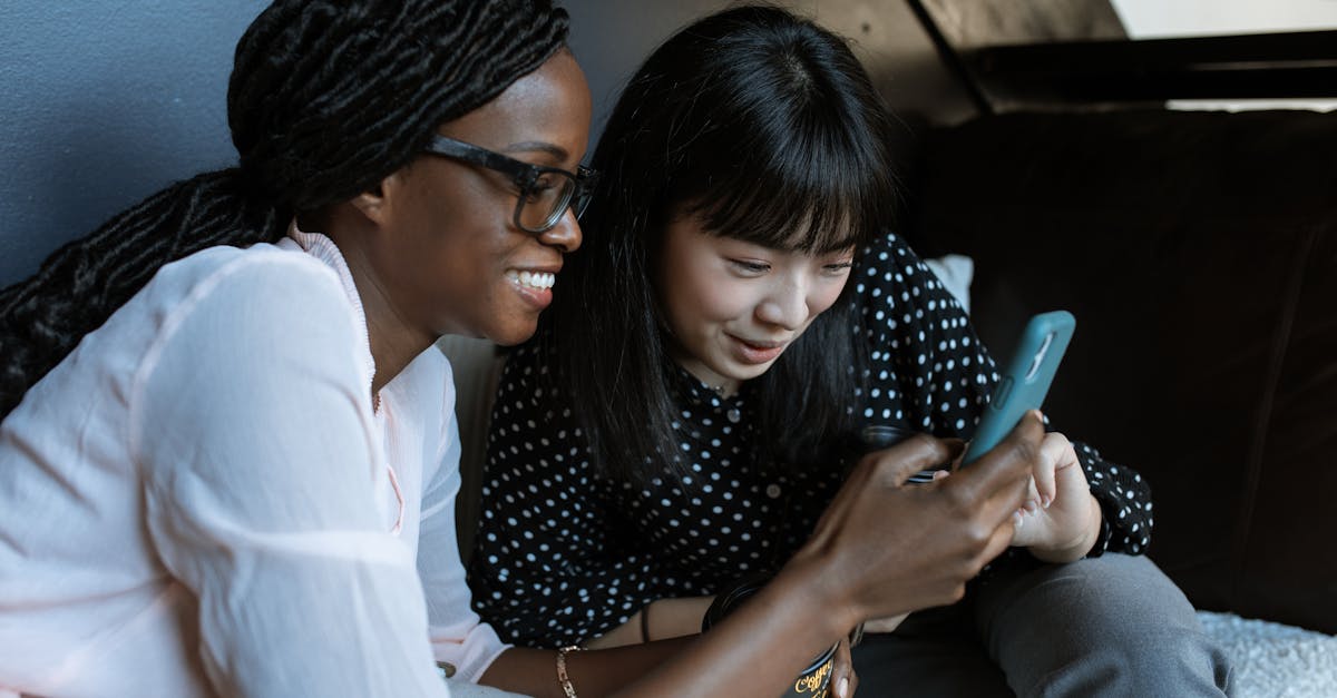 datsで脱毛体験を語る男性へのインタビュー風景のイメージ