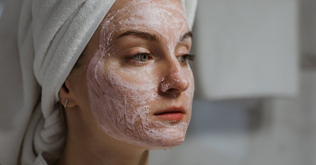 肌のバリア機能をイメージしたイラスト。セラミドが細胞間脂質として水分を保つ様子を可視化。