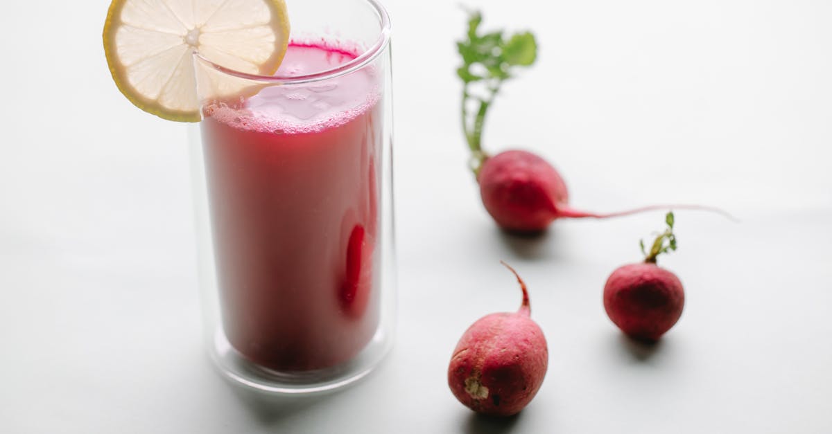 ノビエースを飲んだ中高生が感想を話している様子。実際の利用者のリアルな雰囲気を伝える画像