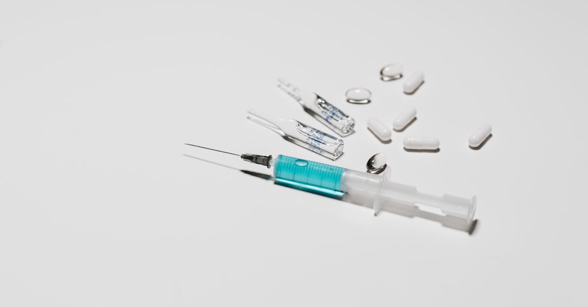 ED治療薬の安全性や副作用リスクをチェックしている医師のイメージ