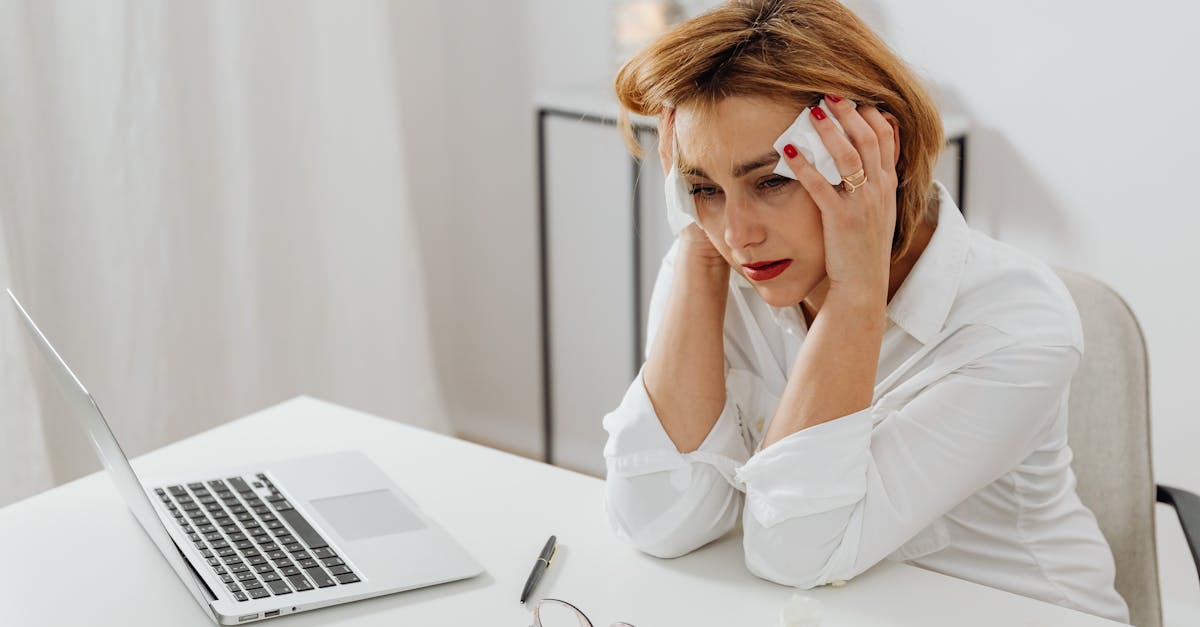 ストレスや疲労に悩む女性がリラックスを求めているイメージ