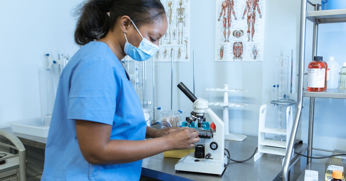 メビウス製薬の研究開発チームがトリピュアを開発する様子。科学的根拠に基づくサプリ設計。