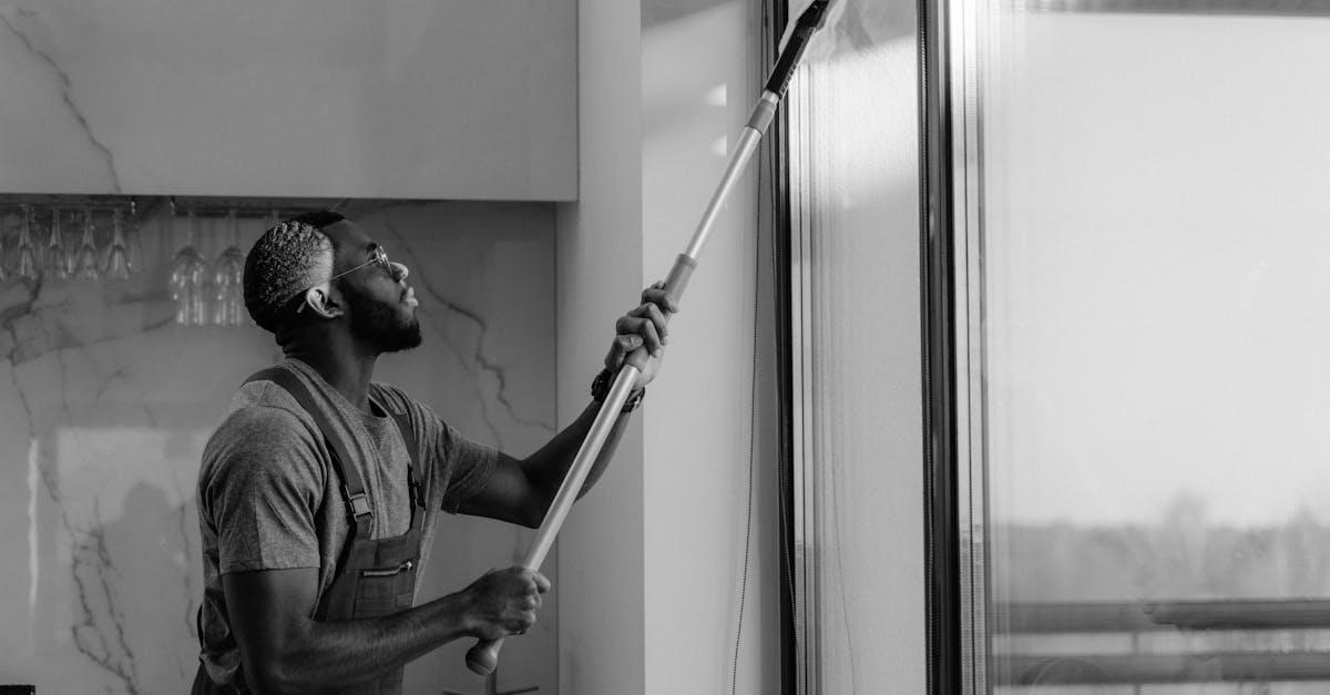 清潔感のある男性が第一印象で好感を持たれるシーンのイメージ