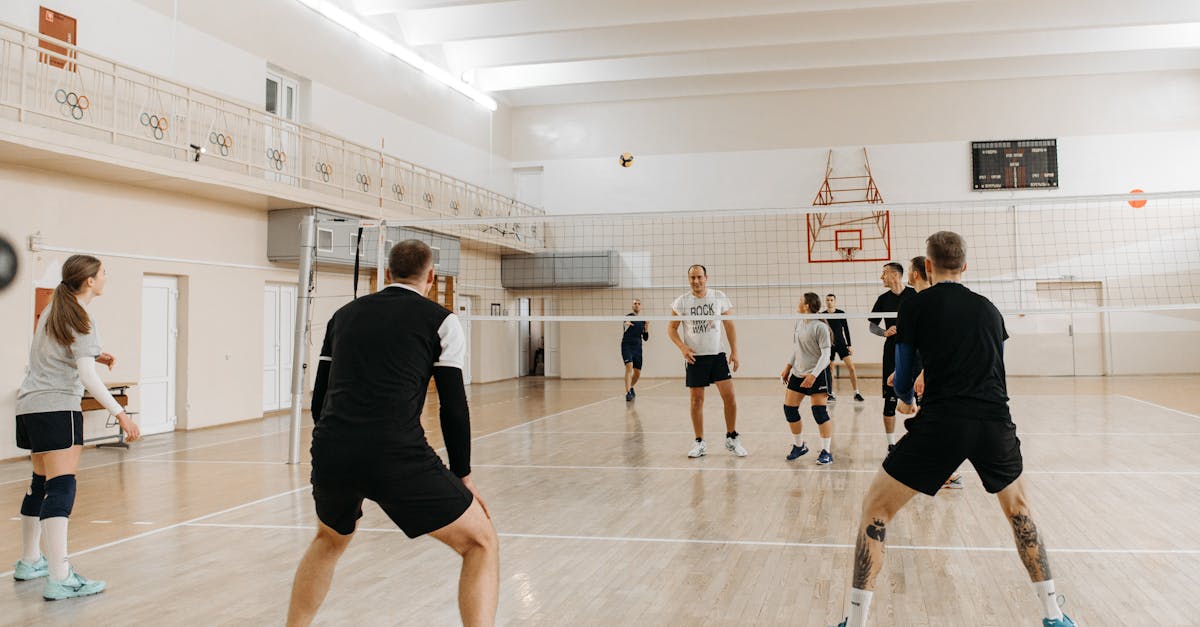 今すぐED治療を始めるために行動を起こす男性のイメージ（スマホを操作）