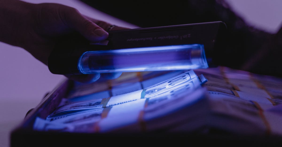 非公式ルートの転売品リスクを警告するイメージ。正規品との違いを強調する視覚的ビジュアル。