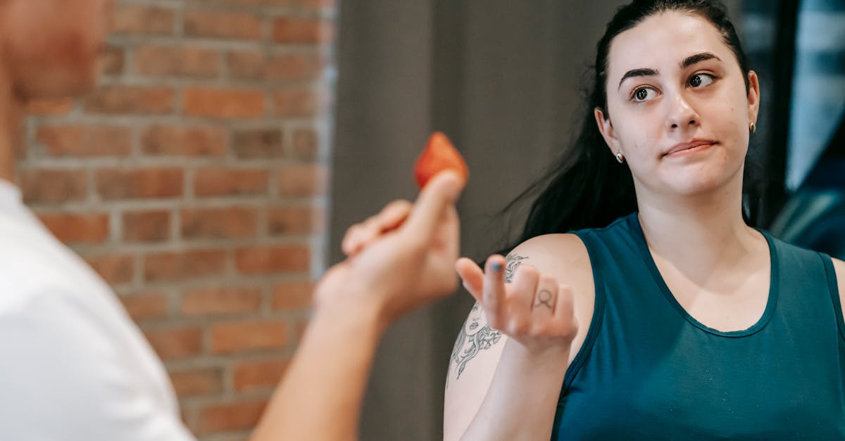 自分の健康を前向きに選択する人の背中と光差す未来のイメージ