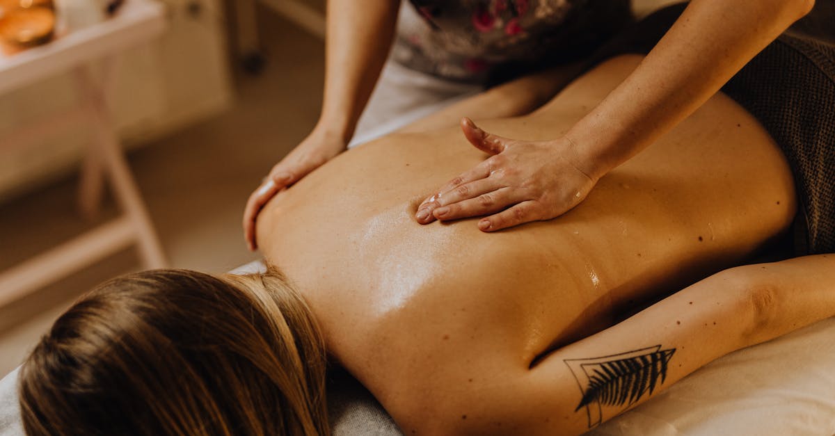 ストレスなく健康管理を続ける女性の笑顔とリラックスした暮らしのイメージ