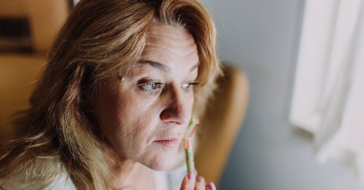 シミや毛穴を隠す30代以降向けファンデーションのイメージ