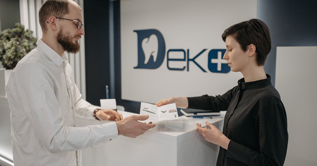 複数社のサロン接客を比較し、アデランスの対応が丁寧と感じるイメージ