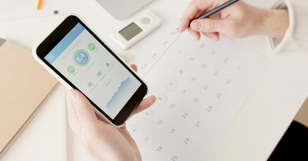 定期購入のメリットを実感しながら健康管理を続ける人々のイメージ