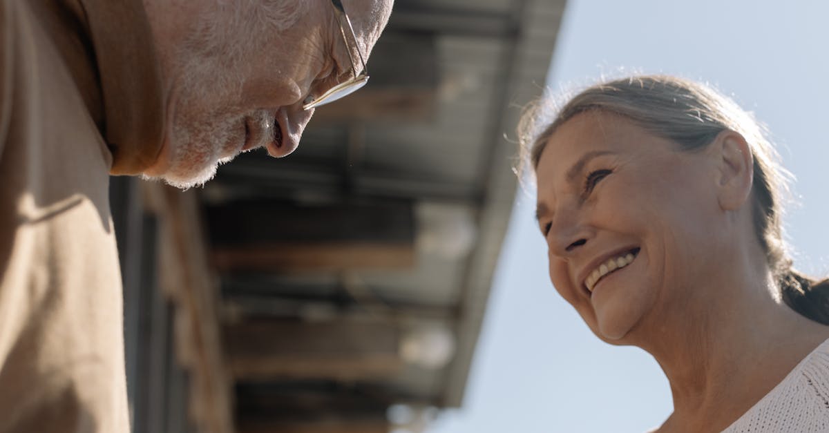 クラチャイダムゴールドの効果で関係が復活した熟年夫婦のイメージ