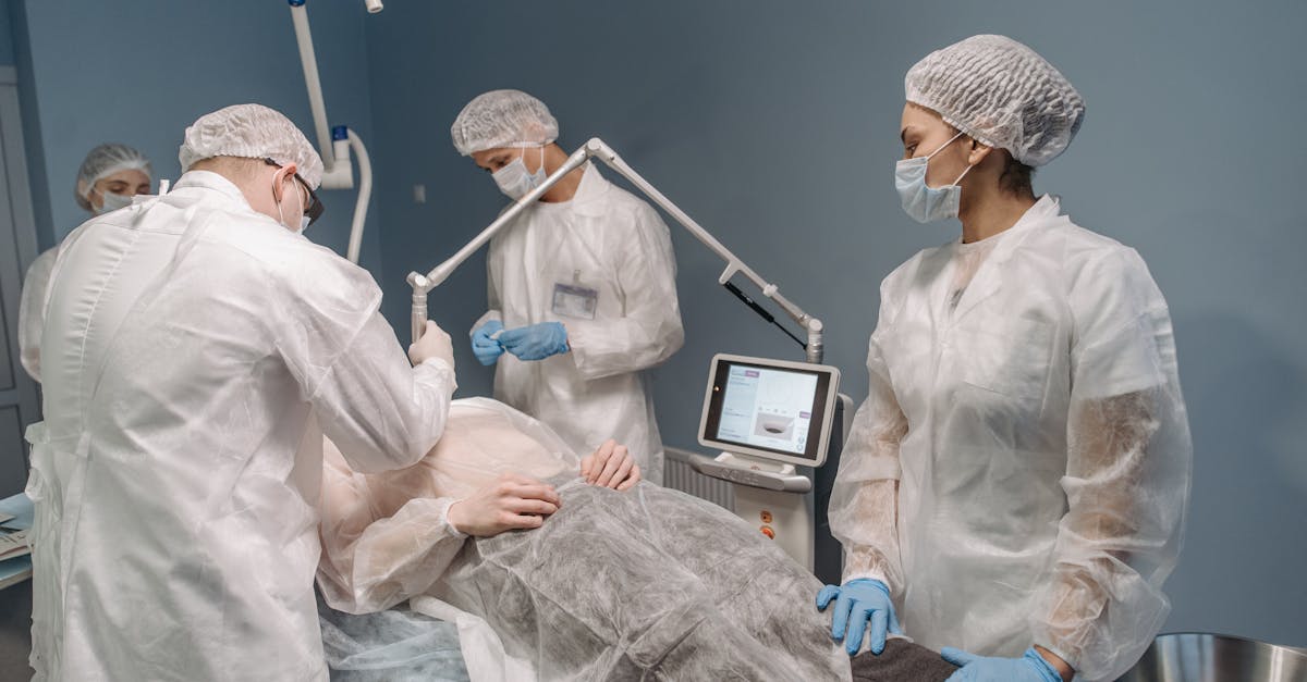 厚労省承認の医療用レーザー脱毛機を施術に使用している様子