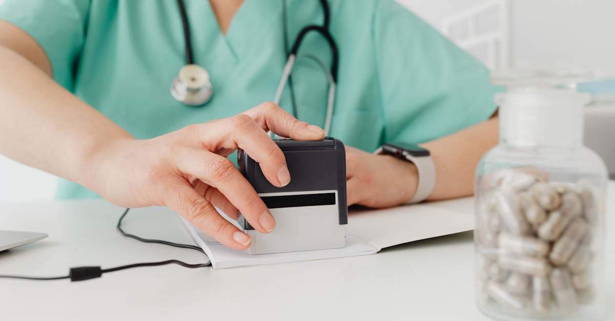 オンライン診療で医師がED薬の処方内容を説明しているイメージ画像