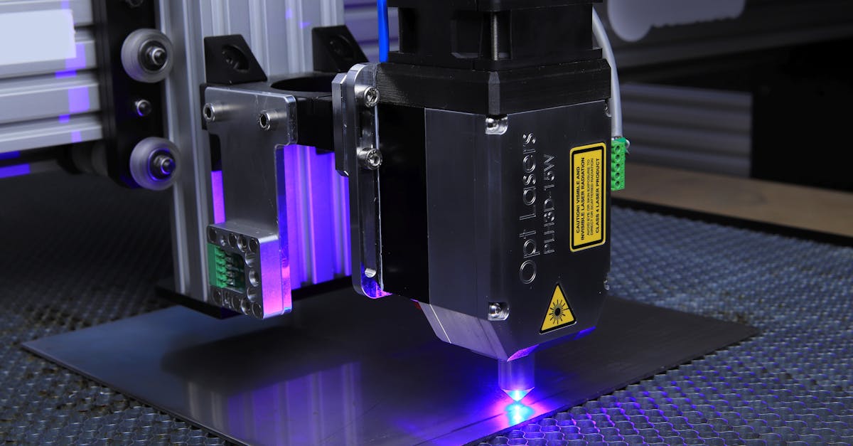 痛みの少なさに驚いた女性のリアクションを描いたイメージ