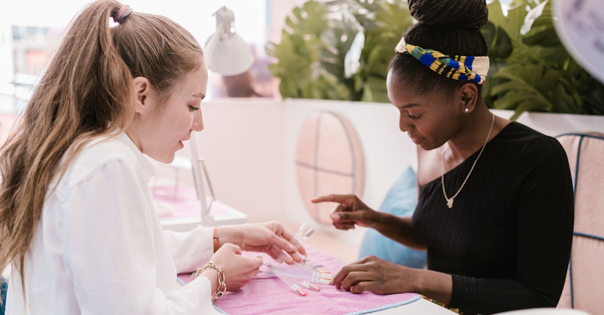 EDに悩む男性が複数のサービスからレバクリを選ぶ決め手となった場面のイメージ