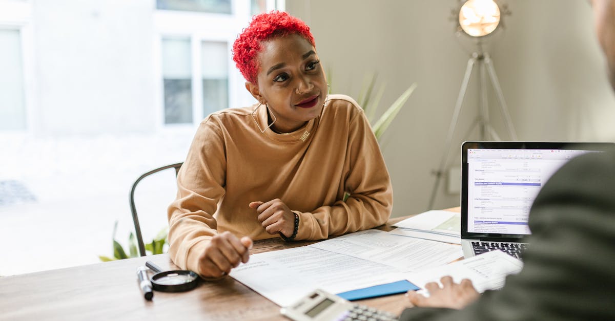 アデランス無料体験後に施術プランを説明するスタッフのイメージ