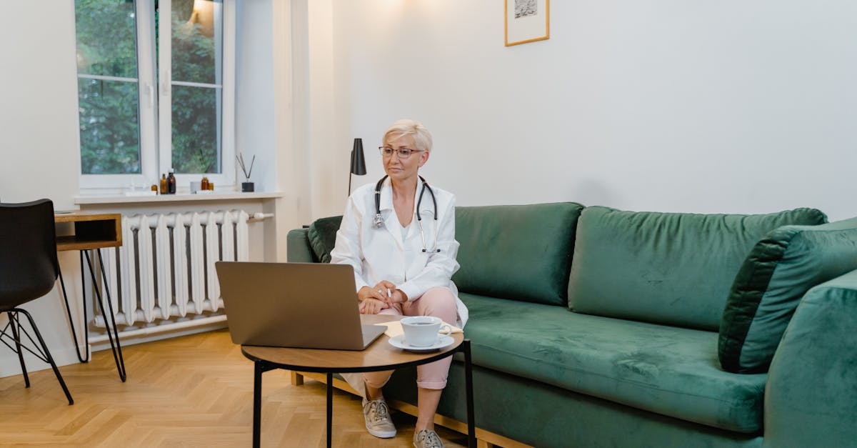 ルナドクターが様々なライフスタイルの女性にフィットする様子を示すイメージ図