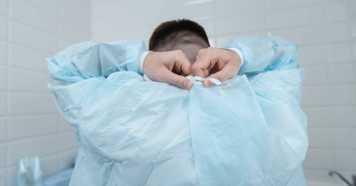 レバクリの利用前に必要な準備やチェック項目をスマホで確認している様子