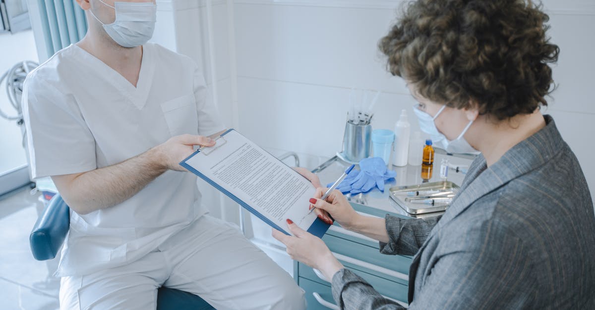 アデランスの無料体験予約をスマホで行っているイメージ画像