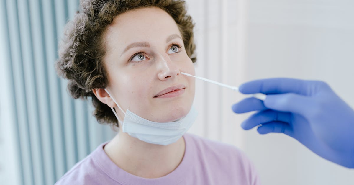 匿名で性病検査ができる自宅用検査キットのイメージ画像。誰にも知られず安心して利用できる様子が伝わる写真。