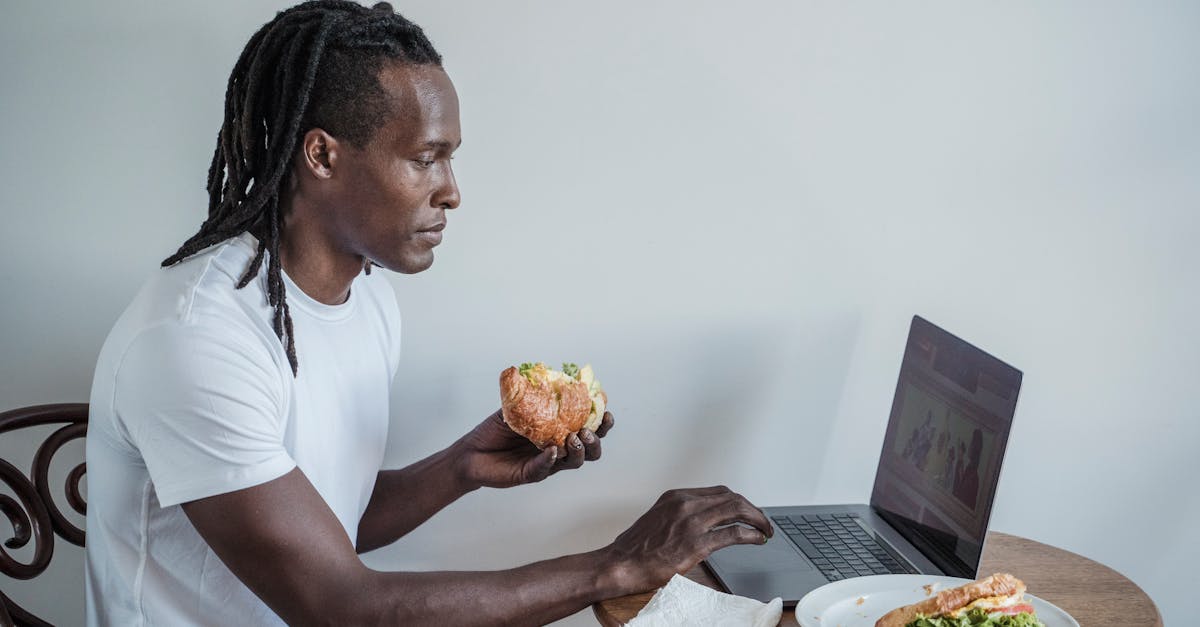 現代人の糖質と脂質の摂取バランスを考える健康的な食卓のイメージ