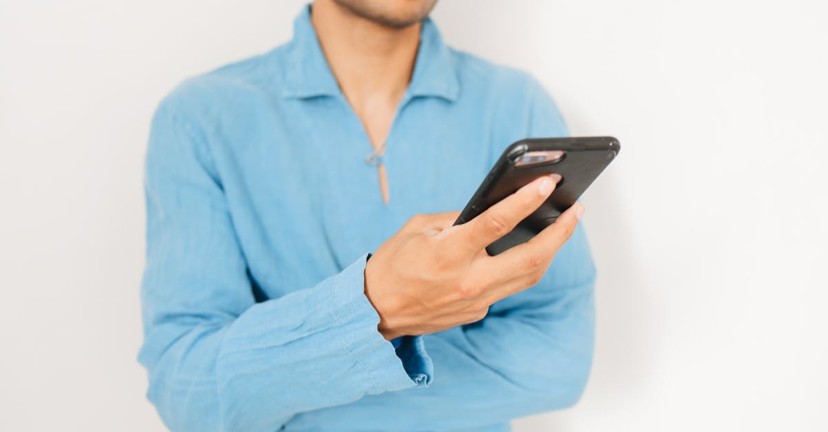 レバクリでのED診療の流れをスマホで操作している様子のイメージ