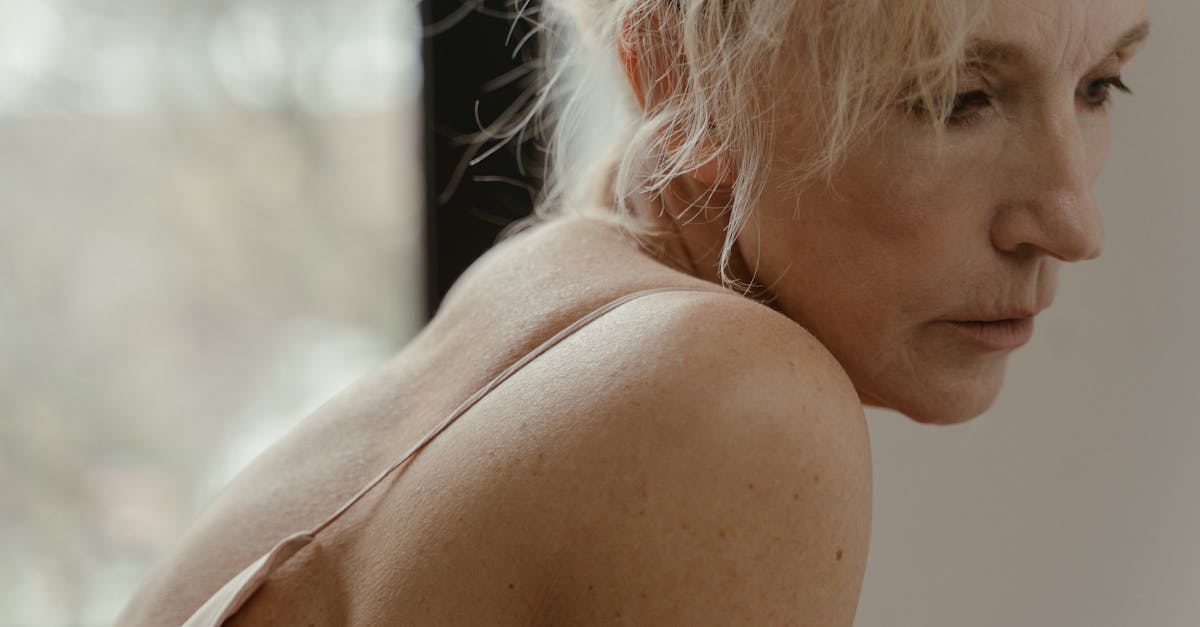 シミや毛穴を隠す30代以降向けファンデーションのイメージ