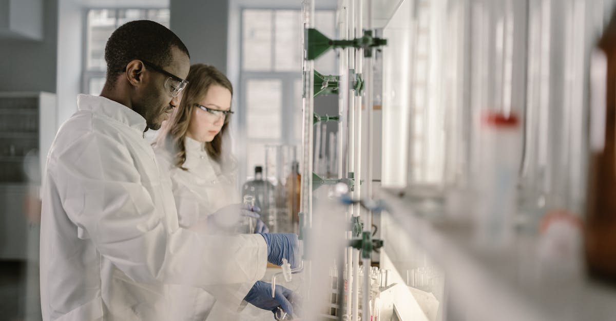 トリピュアの主成分を科学的に分析する研究イメージ。脂肪燃焼と代謝促進のメカニズムを検証。