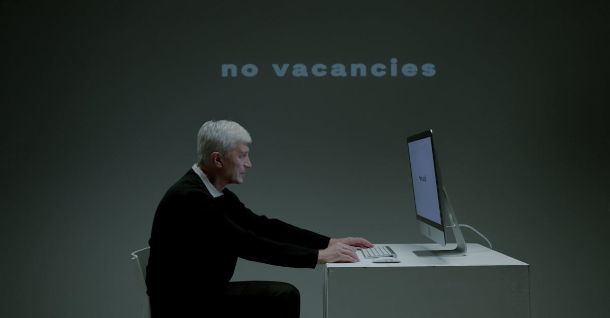 予約が取れず困っている男性脱毛利用者のイメージ画像