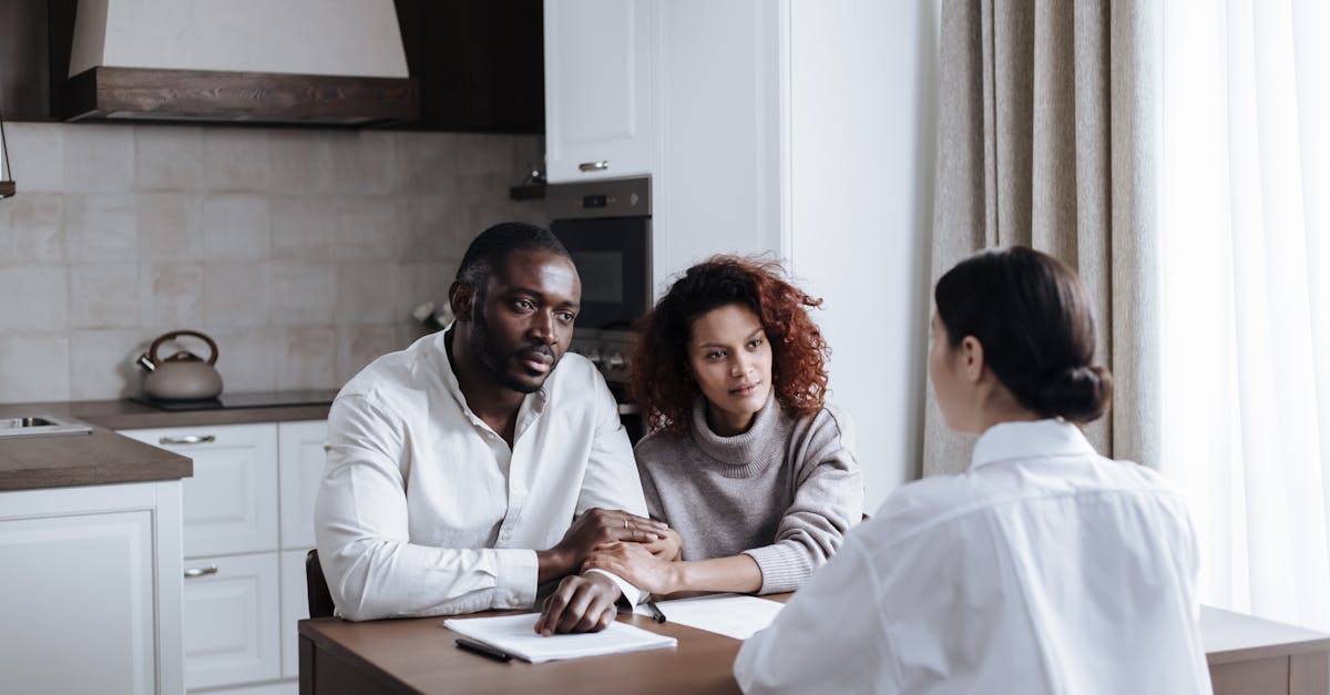 子どもの性別について話すカップルの家族計画